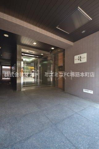 アーデン南森町のエントランス
