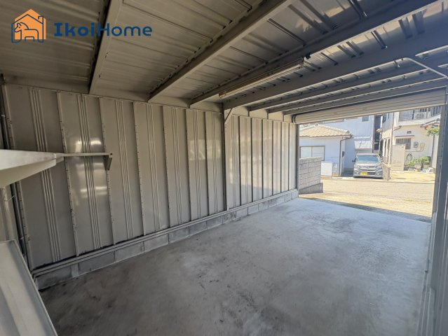 明石市魚住町金ケ崎　中古戸建のエントランス|【ホームページに現地動画掲載中】●年中無休：当日予約可●大きな車庫有ります！趣味やプール等に◎