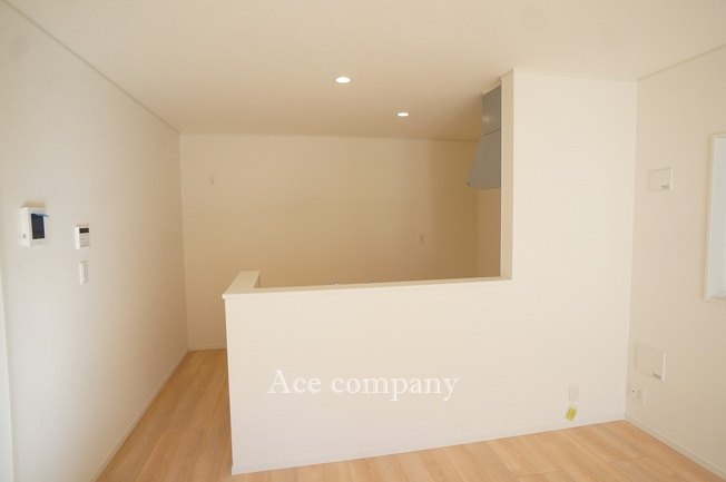 【内観：施工例】 | 八尾市福万寺町4丁目　【4号棟/全4棟】 | 【同社による同仕様の施工例】対面式のシステムキッチンです♪