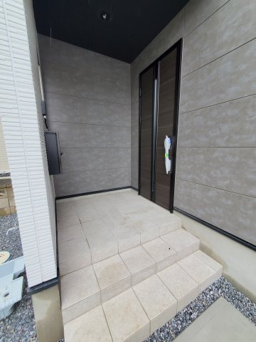 吉川市　新栄2丁目　新築戸建　全1棟の玄関|施工例です