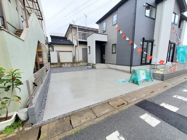 吉川市　新栄2丁目　新築戸建　全1棟の駐車場|施工例です