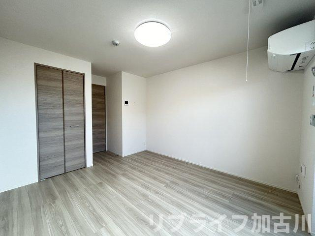 レジデンス尾上町の洋室