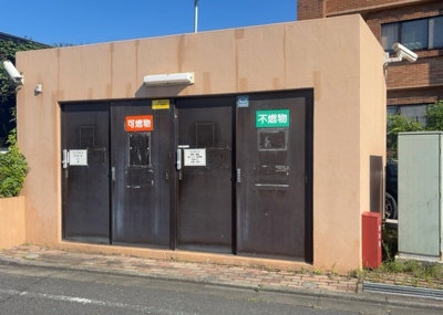 【設備】 | レクセルマンション京王堀之内 | 共有部分は、住民なら誰もが使える設備のこと。例えば駐車場やエレベーター、インターネット設備、セキュリティ設備などがあります。他にも、マンションの廊下・外部階段やエントランス・ゴミ置き場などがあります。