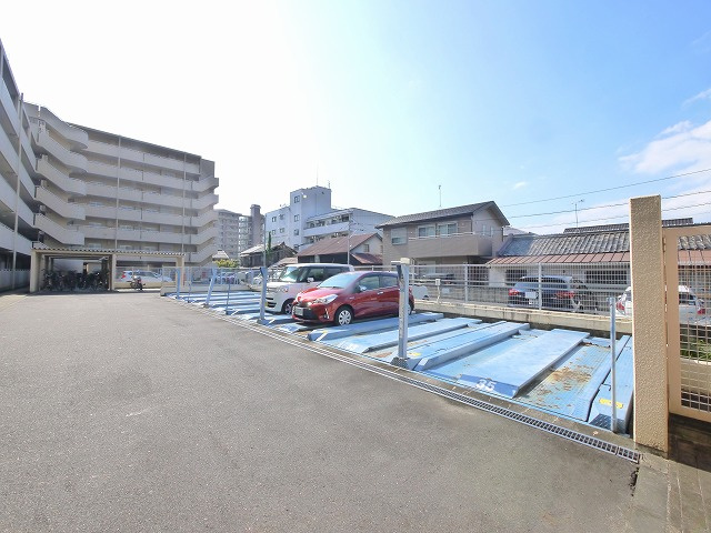 シャルマンコーポ桜井Ⅱの駐車場