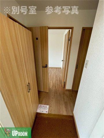 シャトル泉の玄関