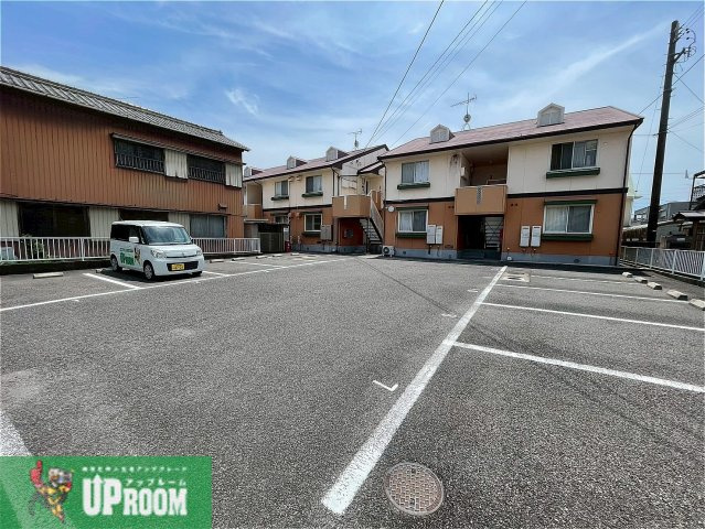 シャトル泉の駐車場