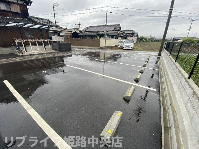 フォンターナ飾磨の駐車場