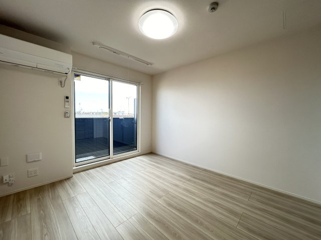 レジデンス尾上町の洋室