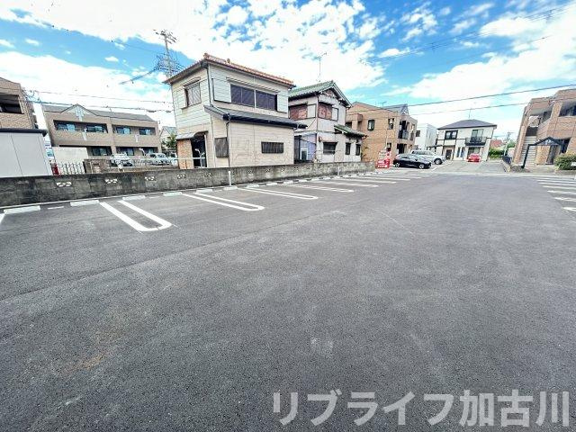 レジデンス尾上町の駐車場