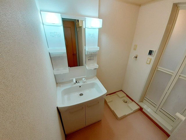 カーサプリムラの洗面所|ゆったりとスペースのある洗面所