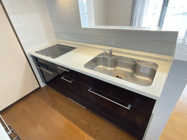 HOLLY HILLS RESIDENCE EASTのキッチン