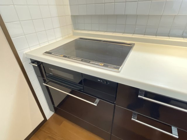 HOLLY HILLS RESIDENCE EASTのキッチン
