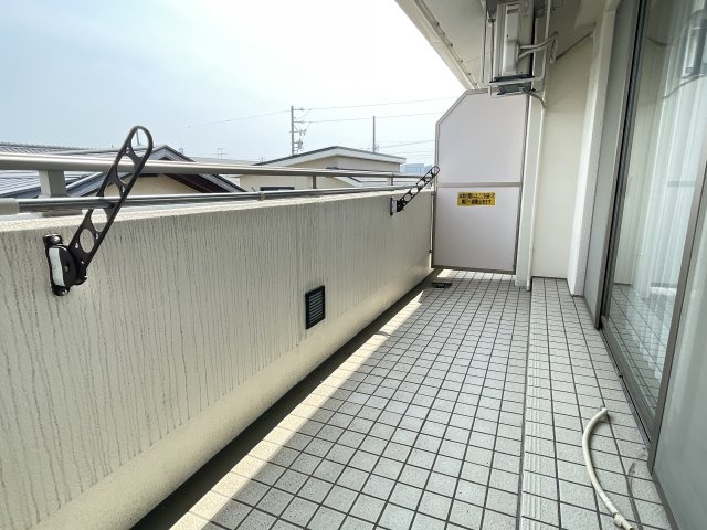 HOLLY HILLS RESIDENCE EASTのバルコニー