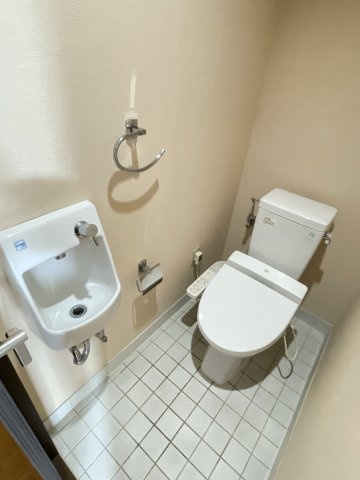 HOLLY HILLS RESIDENCE EASTのトイレ