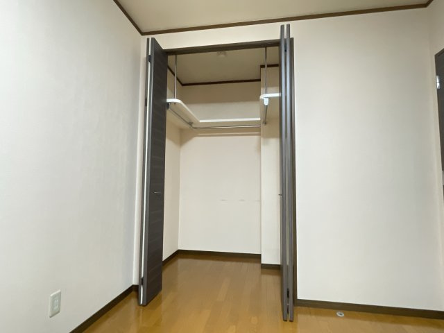 HOLLY HILLS RESIDENCE EASTの内装