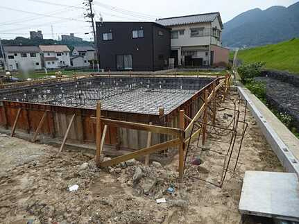 安佐北区深川１丁目の前面道路含む現地写真