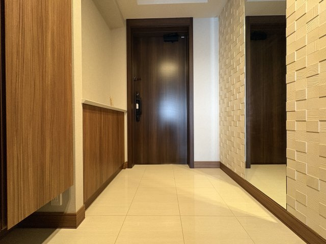グランドメゾン新梅田タワー THE CLUB RESIDENCEの玄関