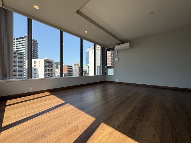 グランドメゾン新梅田タワー THE CLUB RESIDENCEの居間・リビング
