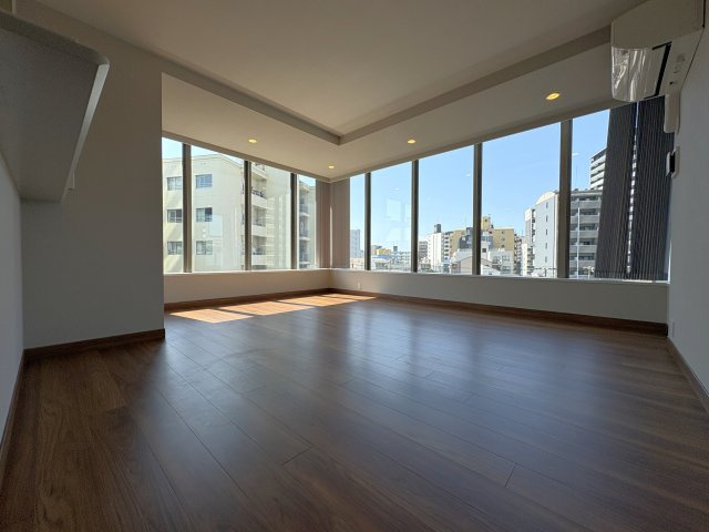 グランドメゾン新梅田タワー THE CLUB RESIDENCEの居間・リビング