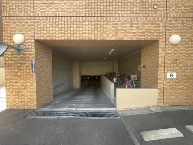 【駐輪場】毎日の通勤・通学や休日のサイクリングも気軽に楽しめる、暮らしにうれしい共用設備です。