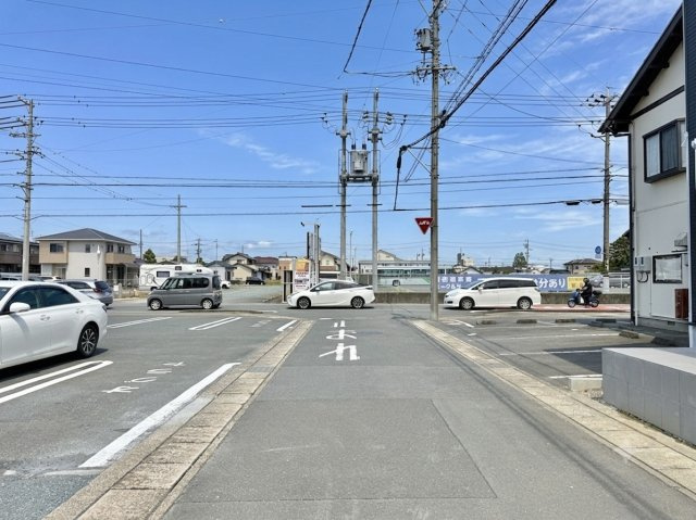 葵西 第4の前面道路含む現地写真|物件前の道路になります。