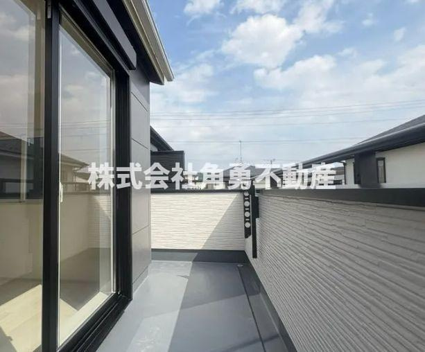 伊勢原市高森台1丁目　新築一戸建て　2号棟の内観：施工例|《施工例》バルコニー