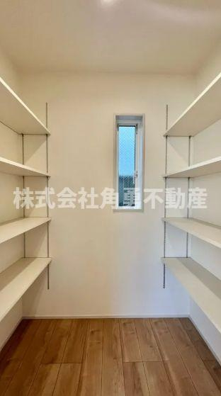 伊勢原市高森台1丁目　新築一戸建て　2号棟の内観：施工例|《施工例》パントリー