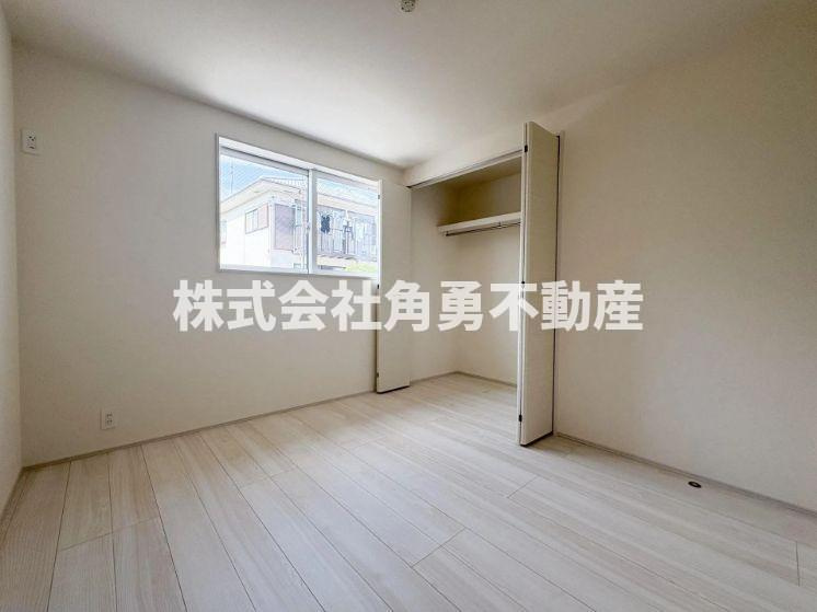 伊勢原市高森台1丁目　新築一戸建て　2号棟の内観：施工例|《施工例》洋室