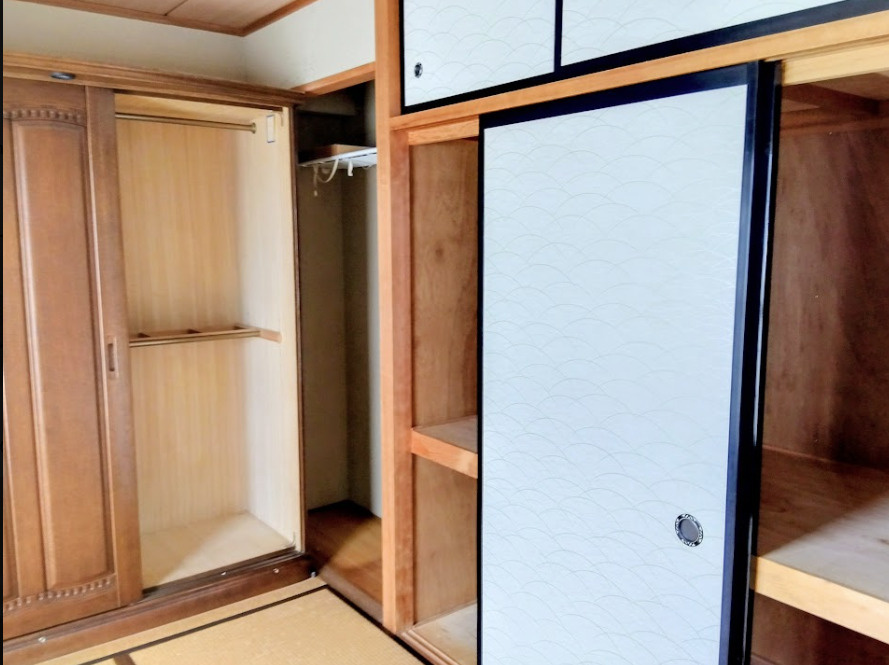 エンゼルハイム香貫第2　沼津市下香貫善太夫の収納|和室に備えられた大容量の収納スペ－スです。押し入れと木製クロ－ゼットがあり、お部屋をスッキリ保てます。