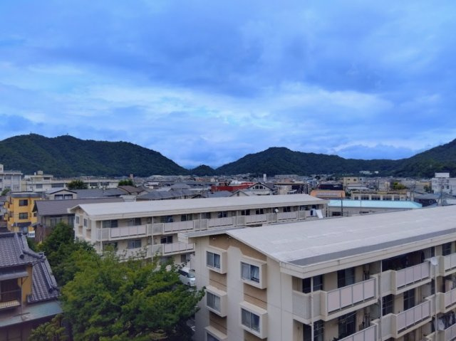 エンゼルハイム香貫第2　沼津市下香貫善太夫の展望|視界を遮る高い建物がなく、心地よい風が吹き抜けるバルコニ－です。緑豊かな山々を望む開放的な眺望が魅力です。