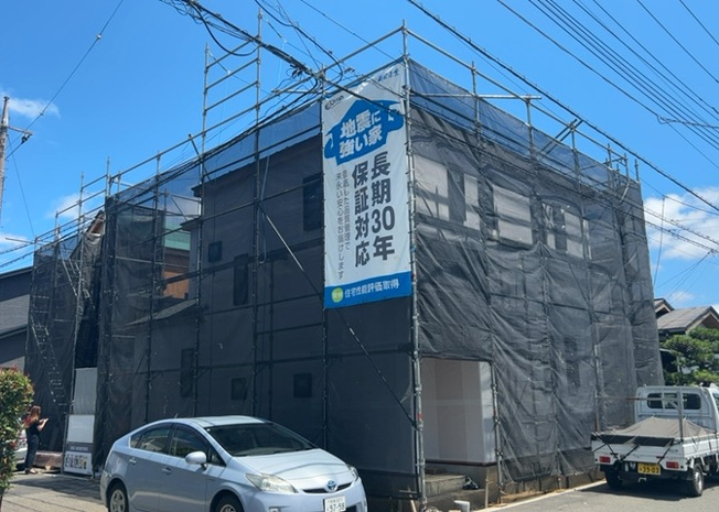 【内装】 | 建物建築の外壁の主流となっているサイディング仕様は、板を外壁に貼り合わせる施工方法です。金属系・木質系・窯業系があり、断熱性や耐用性などが異なります。外壁の色やデザインなど詳細は現地でご確認ください。