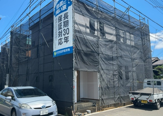 【セキュリティ】 | モニターで来訪者を確認して、目的が分からない場合はインターホンを通じて室内から会話することができます。怪しいと感じた場合はインターホン越しにお帰りいただくことができるので、直接会うことがなく安全です。