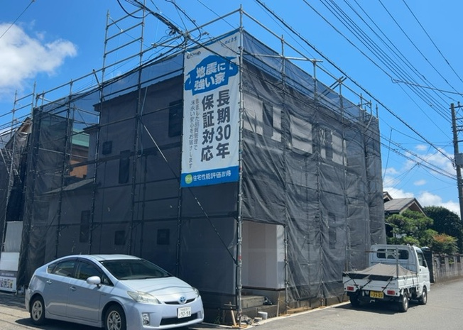 【前面道路含む現地写真】 | お持ちの車種によっては前面道路が広い方が便利でしょう。しかし、前面道路が広ければその分交通量が多くなるため、騒音などが気になる場合があります。実際に現地を見学し、周辺交通量や騒音などを確認しましょう！