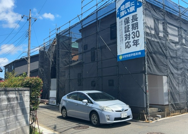 【駐車場】 | 駐車場と明記されていても、最小スペースでつくられた駐車場だと大型車は駐車できなかったり、出入りしにくくなったりする可能性があります。お車のサイズと購入したい物件の駐車場のサイズを現地で確認しましょう。