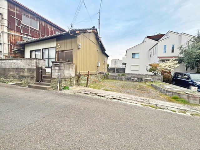 中古戸建　和歌山県海南市船尾の前面道路含む現地写真
