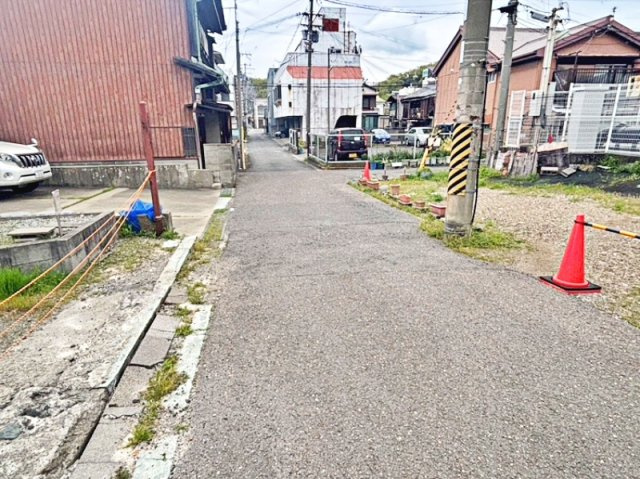 中古戸建　和歌山県海南市船尾の前面道路含む現地写真
