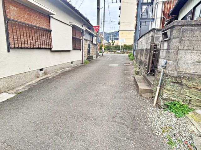 中古戸建　和歌山県海南市船尾の前面道路含む現地写真