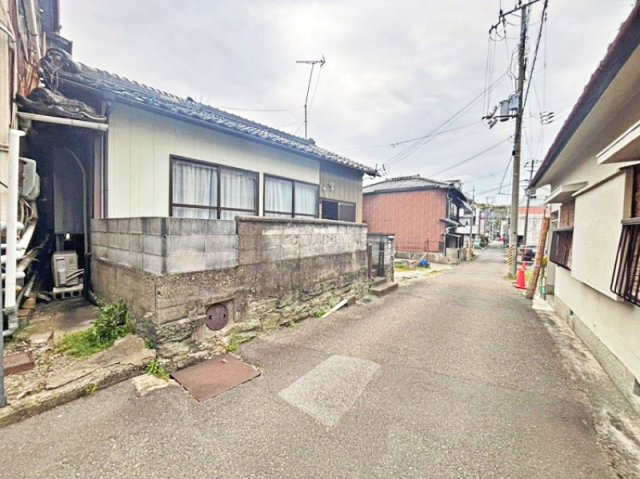 中古戸建　和歌山県海南市船尾の前面道路含む現地写真