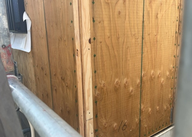 【構造・工法・仕様】 | 木造住宅とは土台、壁、柱など建築物の強度を支える構造体の材に木が使用されている構造を指します。構造体は建物の自重を支えるだけではなく風圧や水圧、積裁荷重などあらゆる衝撃に耐えるための基礎です。