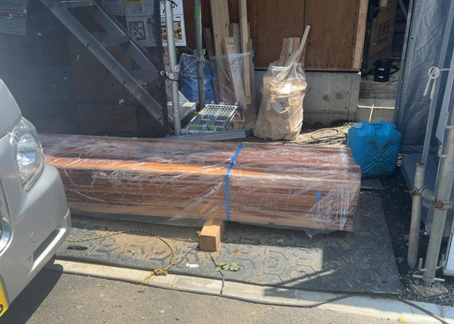 【駐車場】 | 車一台あたりに必要なスペースは、標準サイズの普通自動車で横幅2m50cm、長さ5mは必要になります。ただし、乗降のことも考慮して横幅3m30cm、長さ5m50cmほどは確保できるところを選びましょう。