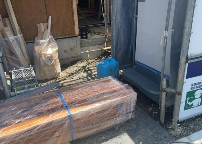 【庭】 | 庭があることでガーデニングや家庭菜園はもちろん、こどもの遊び場やペットを放して遊ぶことができます。また、家の周囲に余裕があるということです。隣地との間があれば、十分な日当たりと、風通しが確保できます。