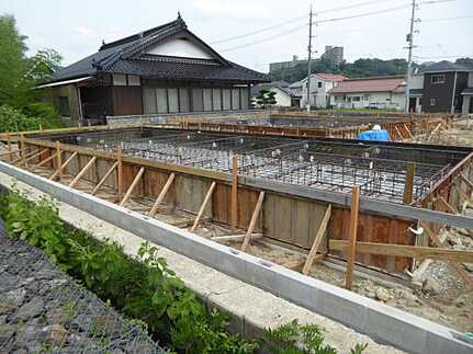 安佐北区深川１丁目の前面道路含む現地写真