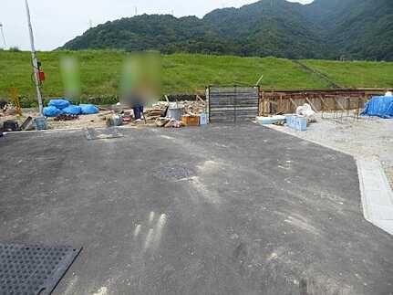 安佐北区深川１丁目の前面道路含む現地写真