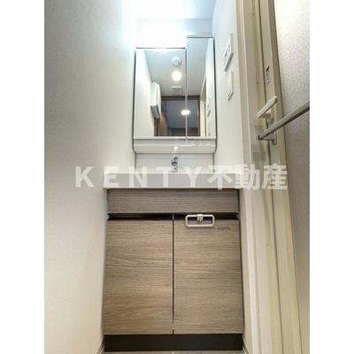 【洗面所】 | Ａｕｇｕｓｔａ Ｒｅｓｉｄｅｎｃｅ大森 | ゆったりとスペースのある洗面所