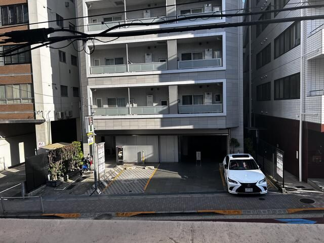 クイーンハイツ三田のエントランス