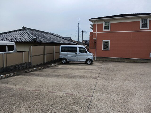 サンリットララの駐車場|カースペースがあります