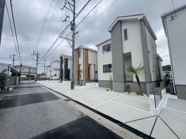 宜野湾市嘉数（全8棟）E号棟の前面道路含む現地写真|※北東側公道3.5m♪