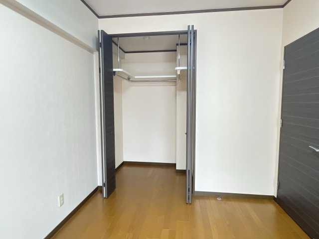 HOLLY HILLS RESIDENCE EASTの収納