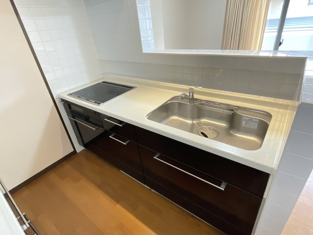 HOLLY HILLS RESIDENCE EASTのキッチン