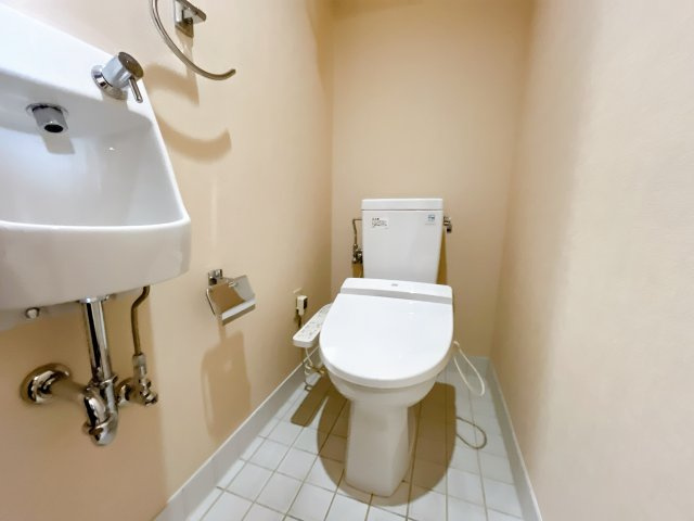 HOLLY HILLS RESIDENCE EASTのトイレ